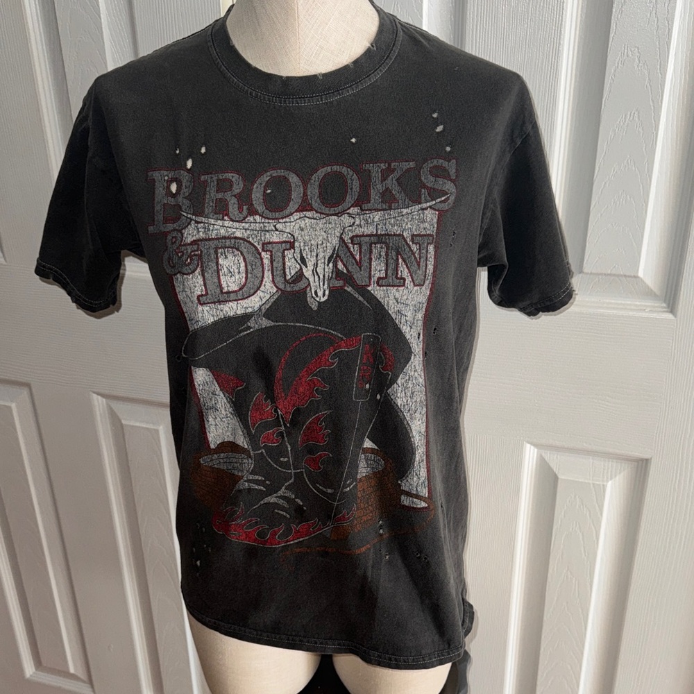 Jrs Distressed Oversized Brooks & Dunn by goodie two sleeves shirt size XS